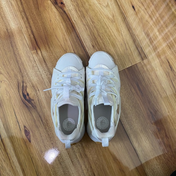 AIR HUARACHE CRAFT SNEAKER IN SUMMIT WHITE, ROSEWOOD, WOLF GREY, & BLACK - Picture 2 of 13